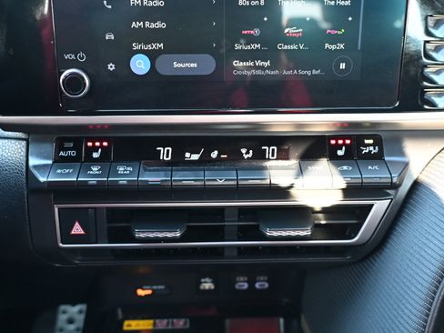 Used 2025 Toyota Camry SE AWD (Natl) image 27