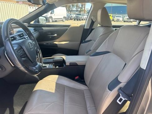 Used 2019 Lexus ES 300h w/ Accessory Package 2 FWD image 40