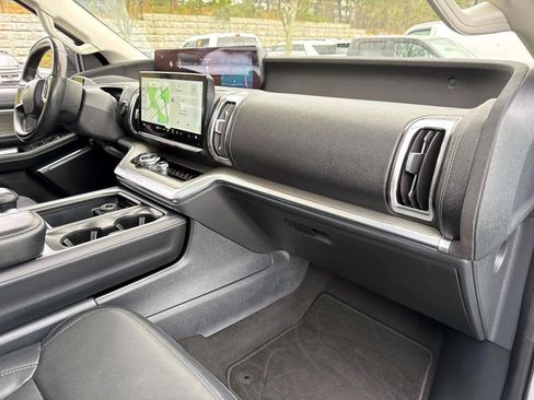 Used 2025 Ford Expedition Platinum AWD/4WD image 10