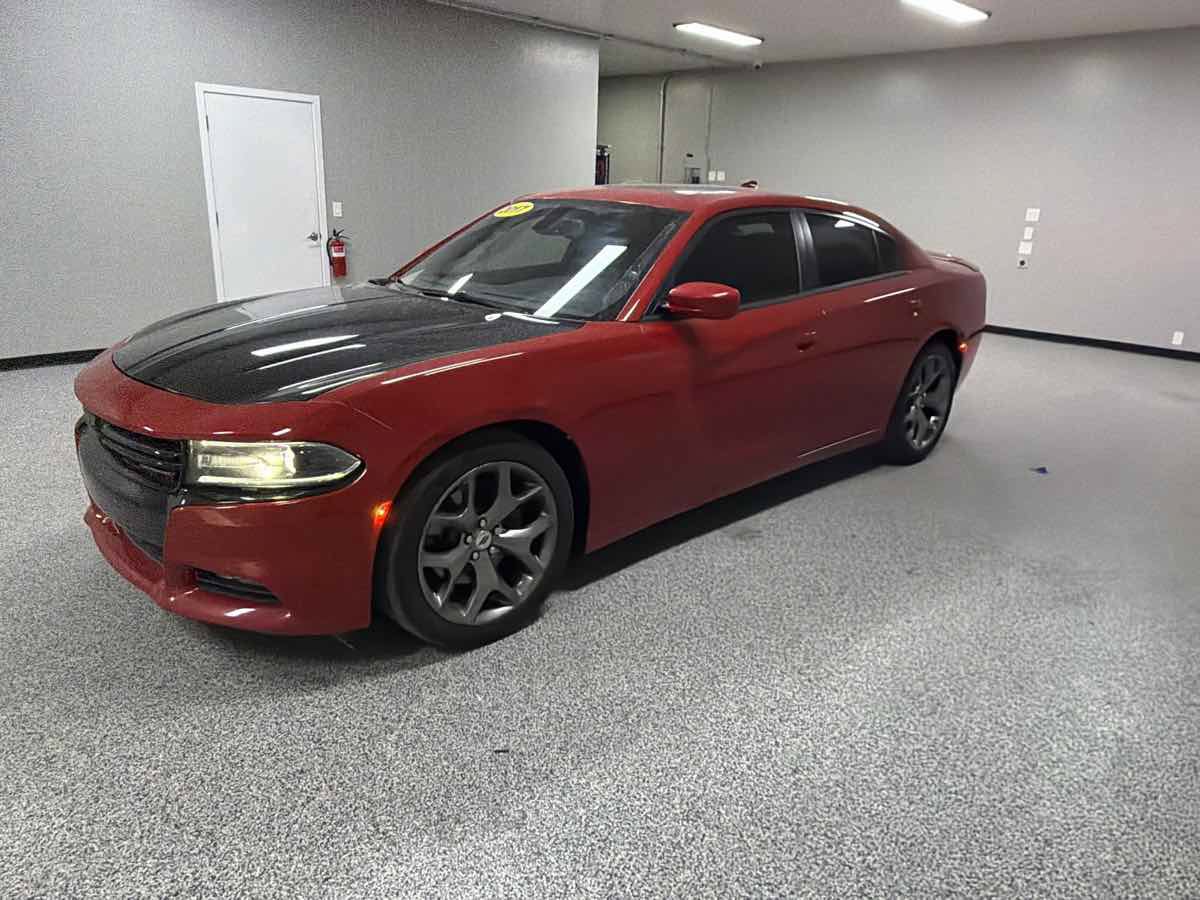 Used 2017 Dodge Charger R/T w/ Plus Group RWD image 7