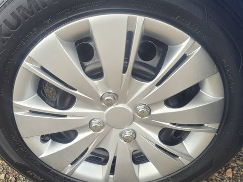 Used 2014 Toyota Yaris LE image 40