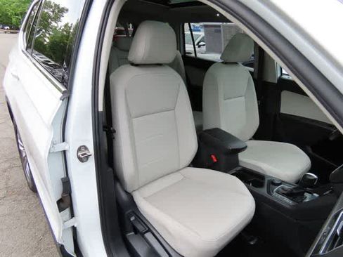 Used 2021 Volkswagen Tiguan SEL w/ 3rd Row Seat Package AWD/4WD image 19