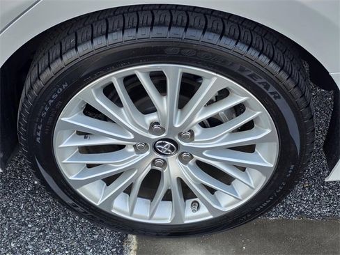 Used 2019 Toyota Camry XLE image 31