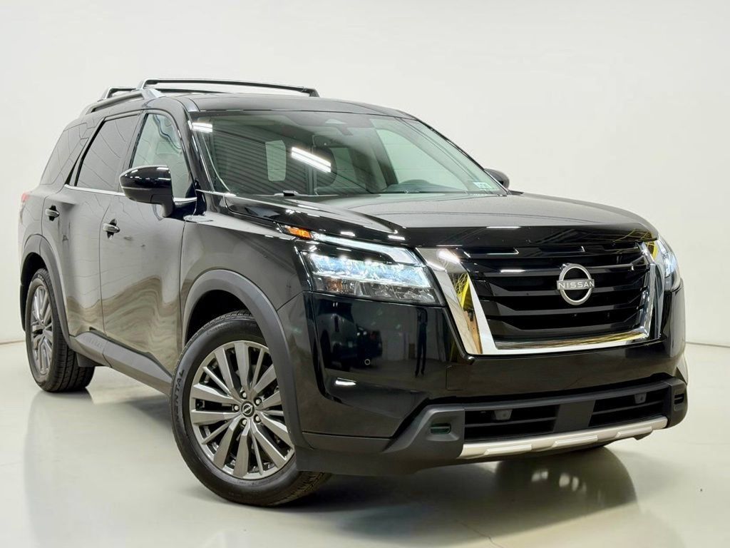 Used 2023 Nissan Pathfinder SL w/ SL Premium Package AWD/4WD image 5
