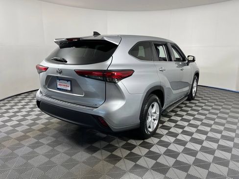 Used 2022 Toyota Highlander LE FWD image 20
