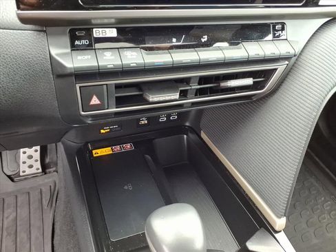 Certified 2025 Toyota Camry SE image 33