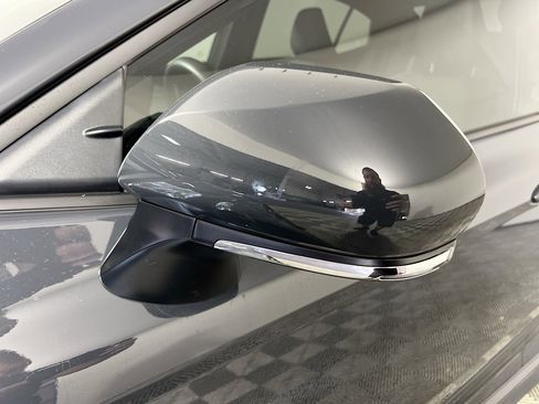 Used 2025 Toyota Camry SE FWD image 13