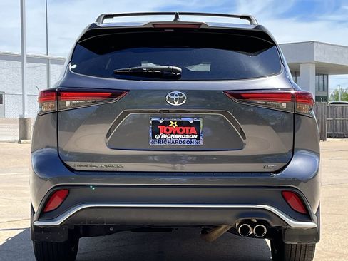 Used 2024 Toyota Highlander XSE FWD image 5