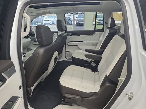 Certified 2024 GMC Acadia Denali w/ Super Cruise Package image 10