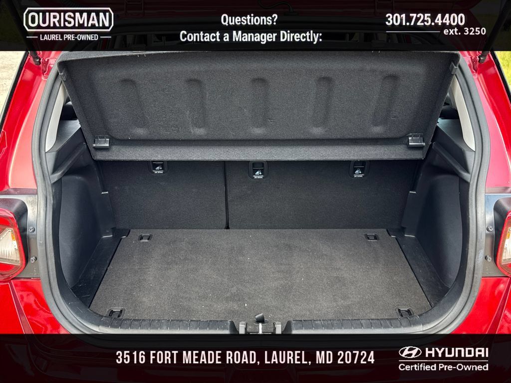 Certified 2025 Hyundai Venue SEL FWD image 19