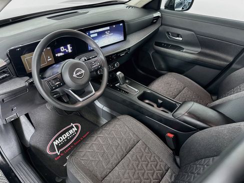 Used 2025 Nissan Kicks SV AWD/4WD image 8