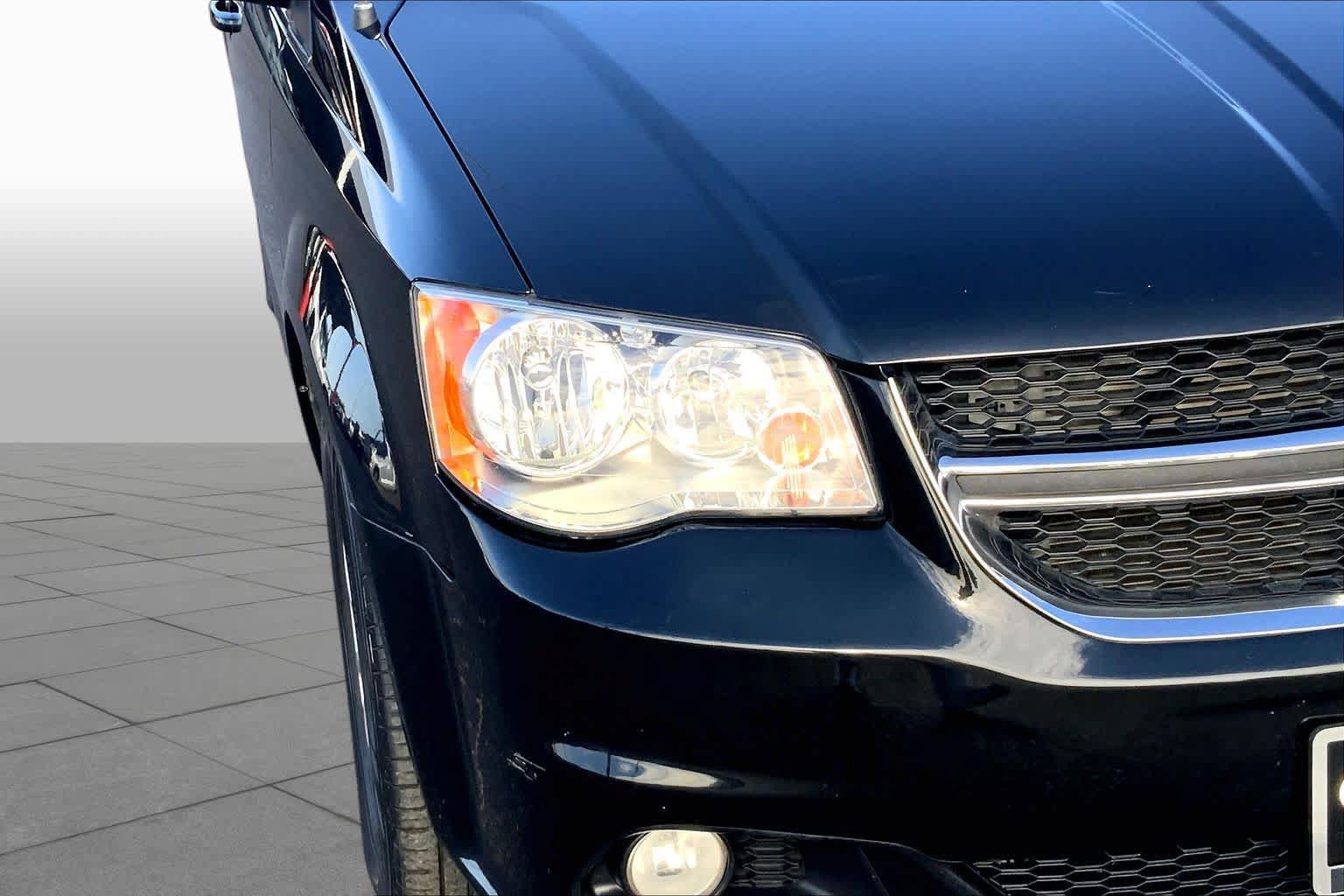 Used 2019 Dodge Grand Caravan SXT FWD image 28
