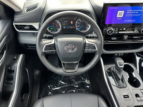 Certified 2025 Toyota Highlander XLE AWD/4WD image 15