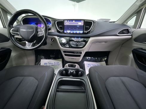 Used 2021 Chrysler Pacifica Touring w/ Cold Weather Group image 18