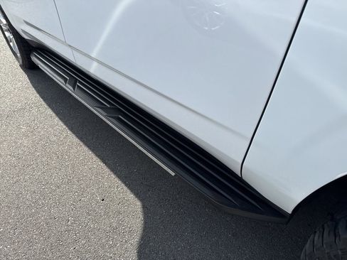 Used 2023 Chevrolet Suburban Premier image 13