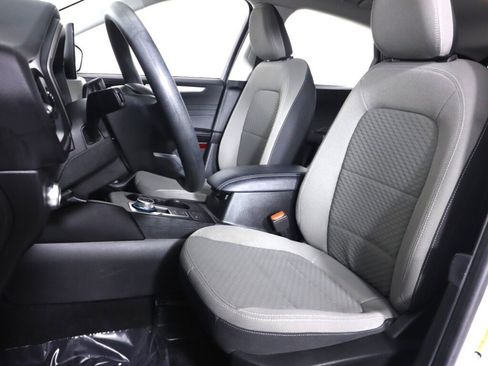 Used 2022 Ford Escape SE image 30