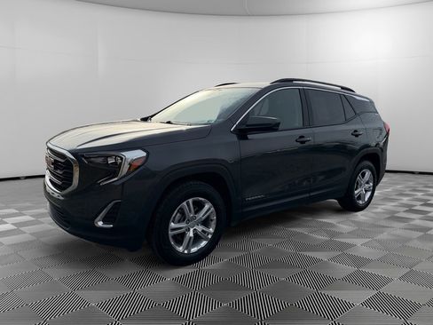 Used 2018 GMC Terrain SLE w/ Driver Convenience Package image 3