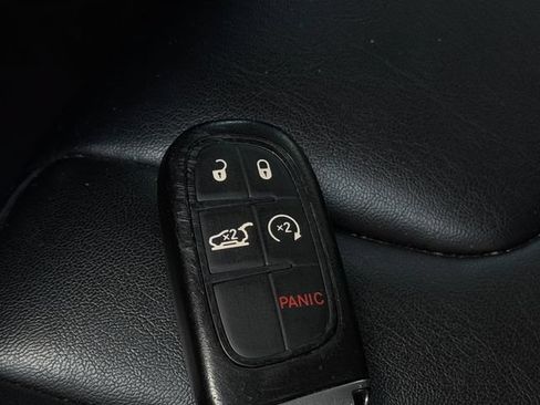Used 2019 Jeep Cherokee Latitude Plus w/ Comfort/Convenience Group AWD/4WD image 9
