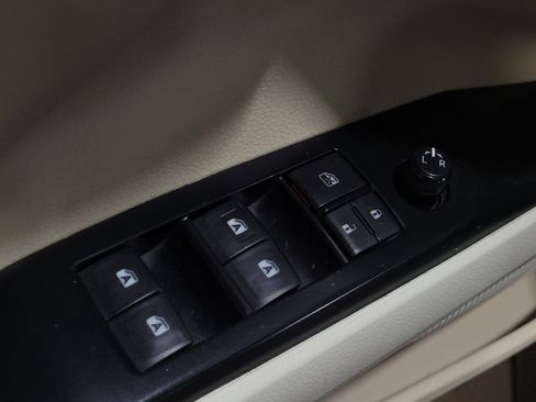 Used 2019 Toyota Camry LE image 27