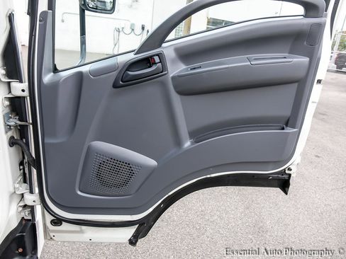 Used 2018 Isuzu NPR RWD image 16
