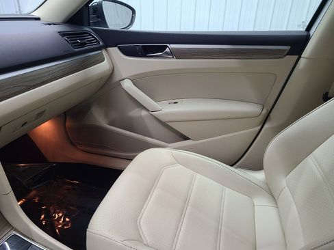 Used 2018 Volkswagen Passat 2.0T SE image 25