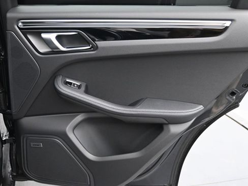 New 2026 Porsche Macan image 19