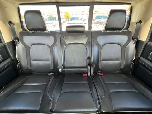 Used 2019 RAM 1500 Laramie AWD/4WD image 16