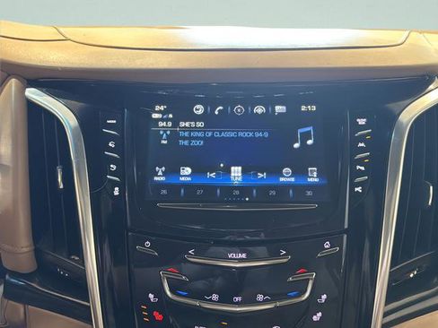 Used 2019 Cadillac Escalade ESV Platinum AWD/4WD image 29
