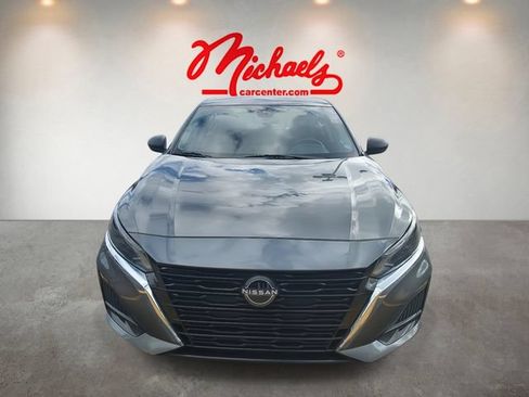 Used 2024 Nissan Altima 2.5 SV FWD image 2