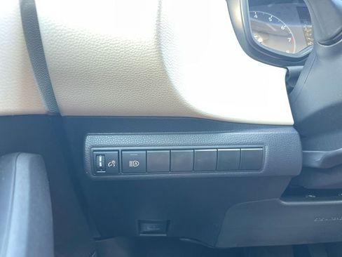 Used 2025 Toyota Corolla LE image 19