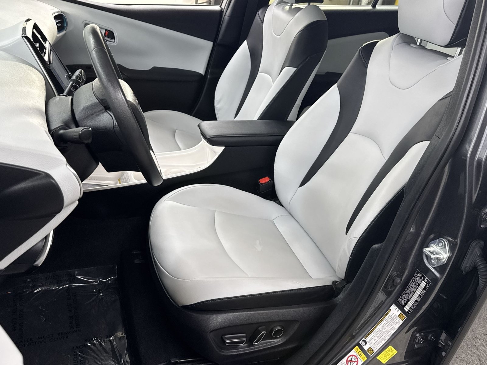 Used 2017 Toyota Prius Four FWD image 14