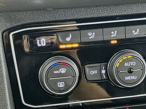 Used 2022 Volkswagen Atlas Cross Sport SE AWD/4WD image 19