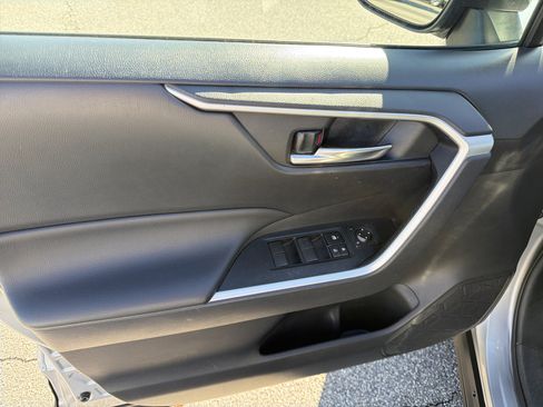 Used 2021 Toyota RAV4 XLE image 21