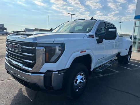 Used 2024 GMC Sierra 3500 SLE w/ SLE Value Package image 4