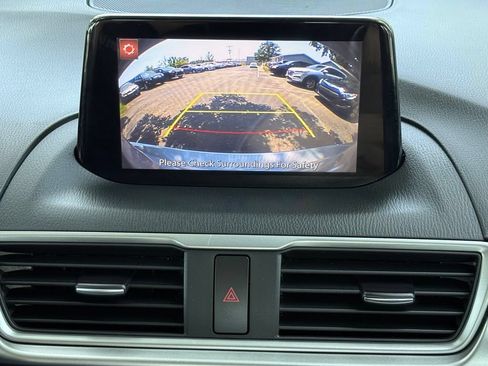 Used 2018 MAZDA MAZDA3 Touring FWD image 33
