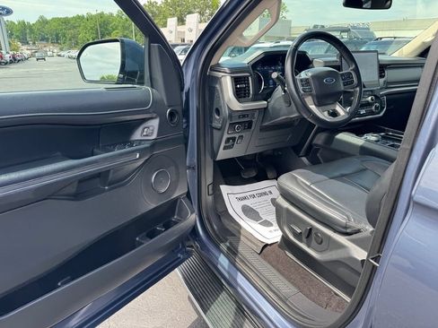 Used 2023 Ford Expedition XLT RWD image 18