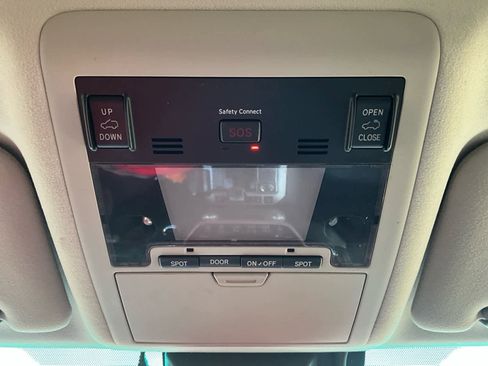 Used 2016 Toyota Land Cruiser image 25