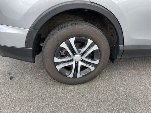 Used 2018 Toyota RAV4 LE AWD/4WD image 4