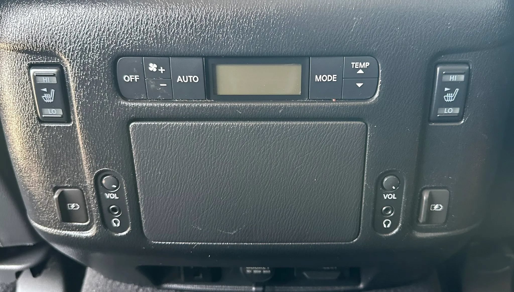 Used 2019 Nissan Armada Platinum w/ Captain's Chairs Package AWD/4WD image 19