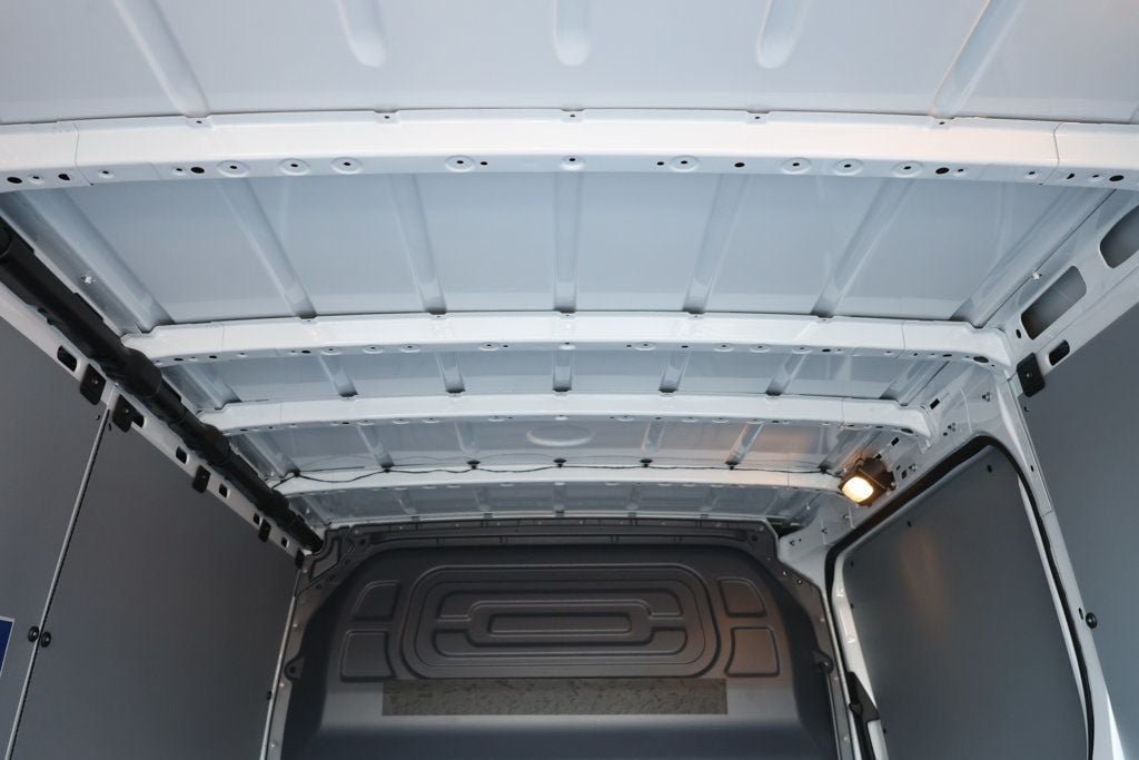 Used 2025 Mercedes-Benz Sprinter 2500 image 25