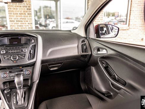 Used 2017 Ford Focus SE image 38