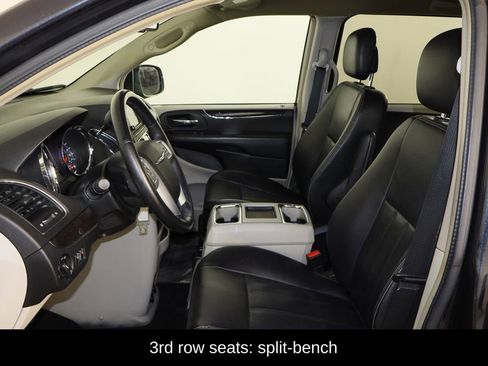 Used 2014 Chrysler Town & Country Touring image 14