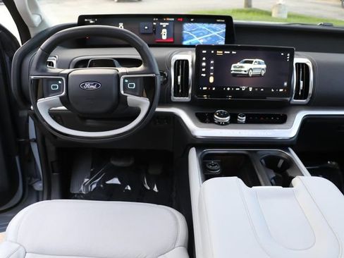 Used 2025 Ford Expedition Max Platinum w/ Driver's Package AWD/4WD image 19