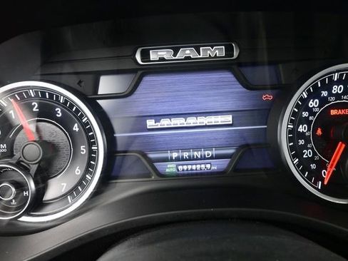 Used 2019 RAM 1500 Laramie AWD/4WD image 32