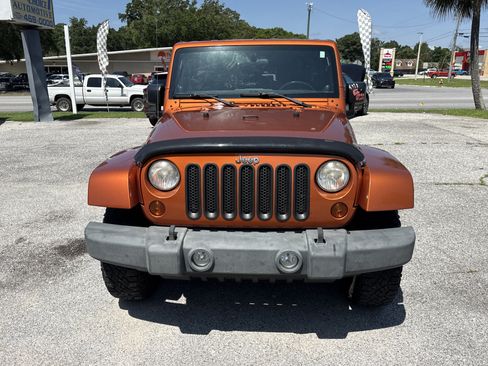 Used 2011 Jeep Wrangler Unlimited Sahara w/ Connectivity Group AWD/4WD image 8
