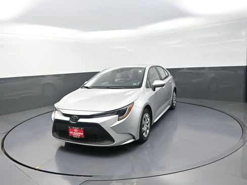 Used 2022 Toyota Corolla LE FWD image 33