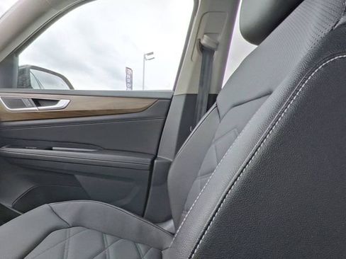 Used 2025 Volkswagen Atlas SE image 26