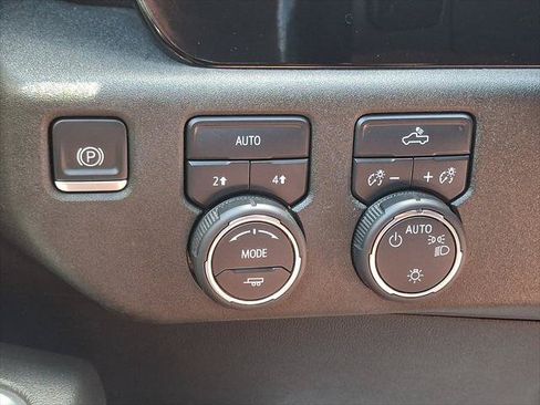 Used 2022 Chevrolet Silverado 1500 LT AWD/4WD image 26