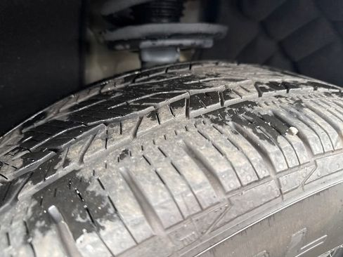 Used 2023 Chevrolet Traverse LT image 29