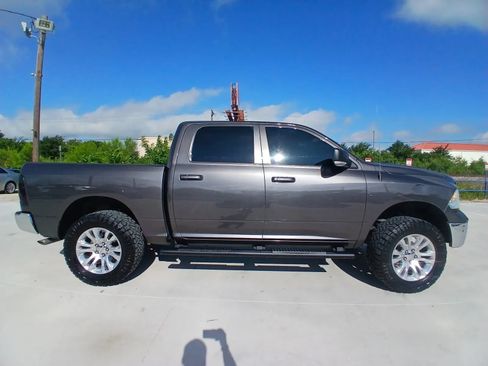 Used 2019 RAM 1500 Classic SLT w/ Luxury Group AWD/4WD image 4